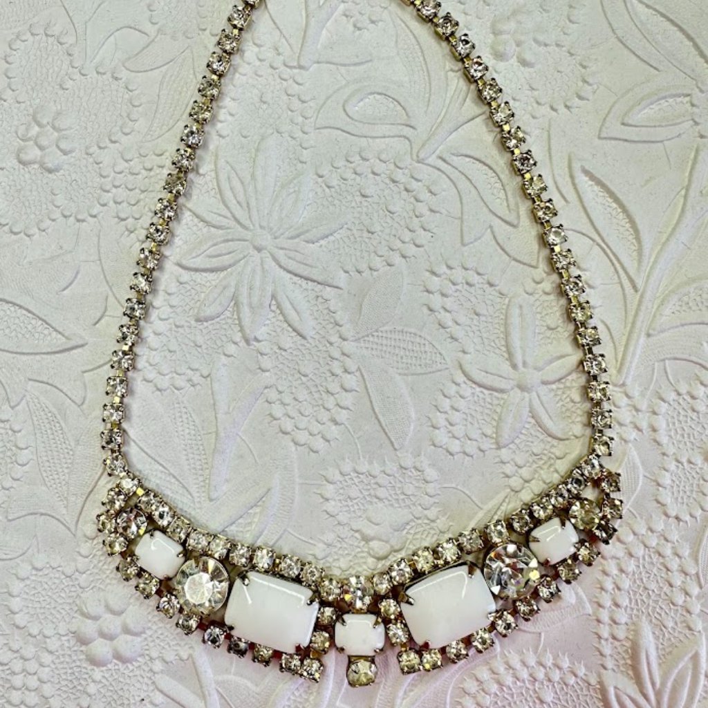 Vintage Juliana D E Style Rhineste Milk Glass Necklace 1950s White Emerald Cut 59$